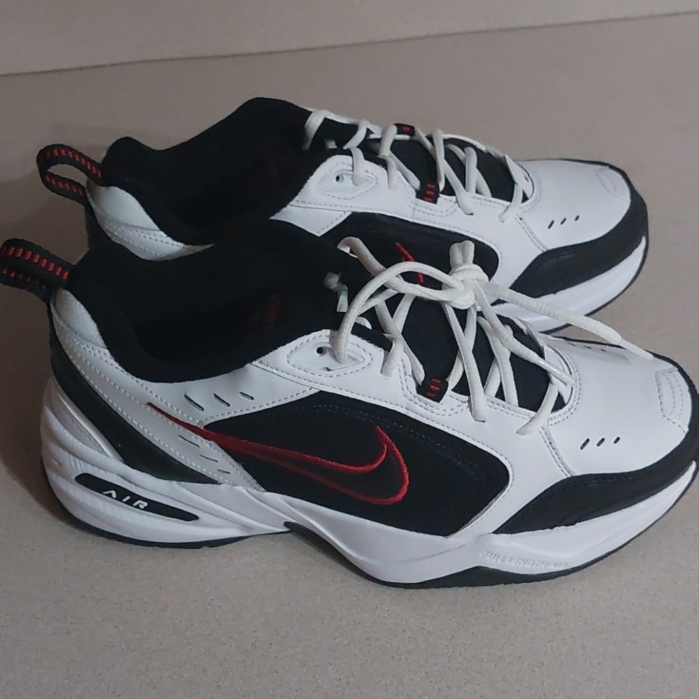 Nike Monarch Men's size 9.5 NEW
